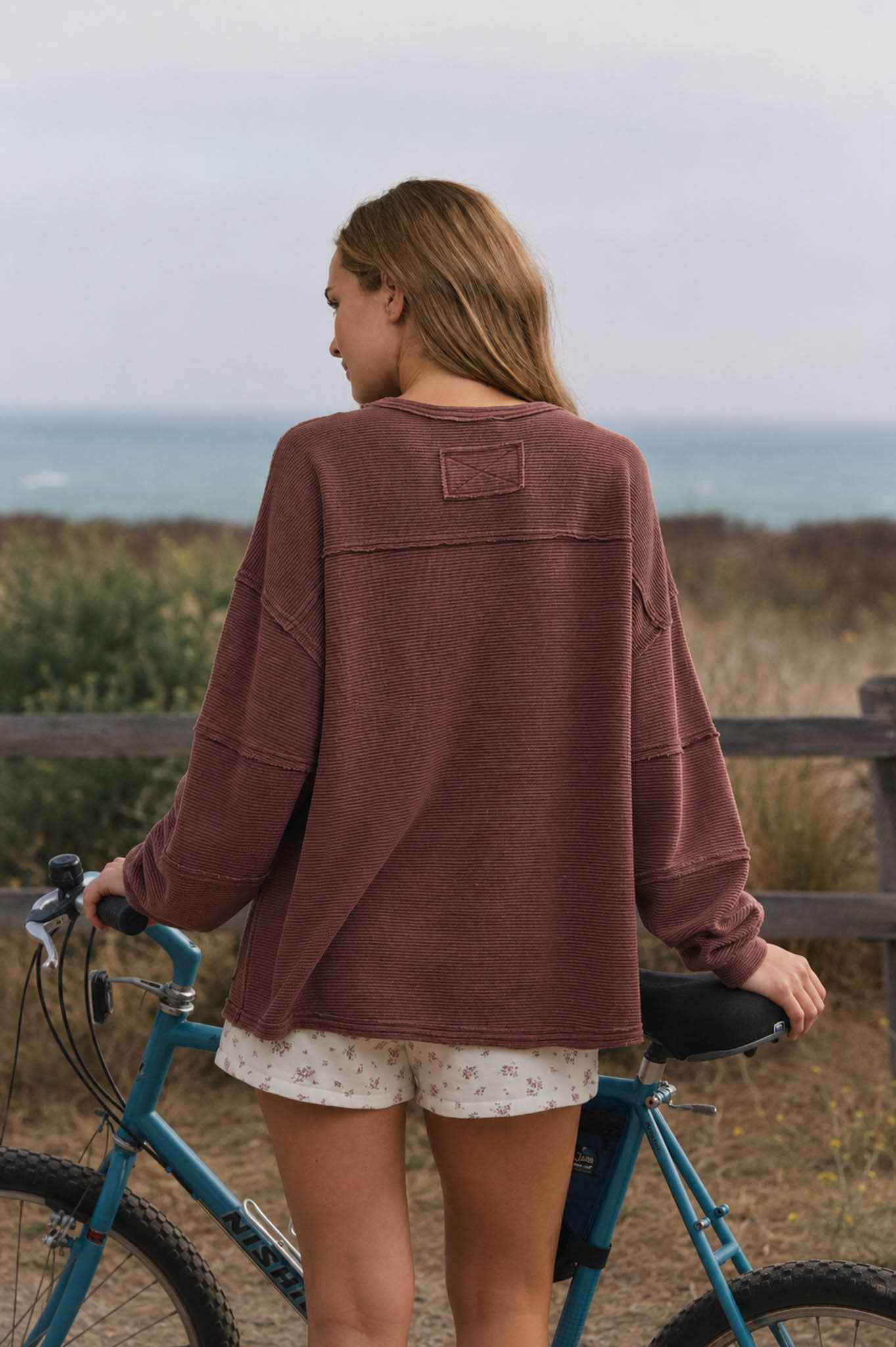 J.O.A - EXPOSED SEAM DETAIL LONG SLEEVE KNIT TOP