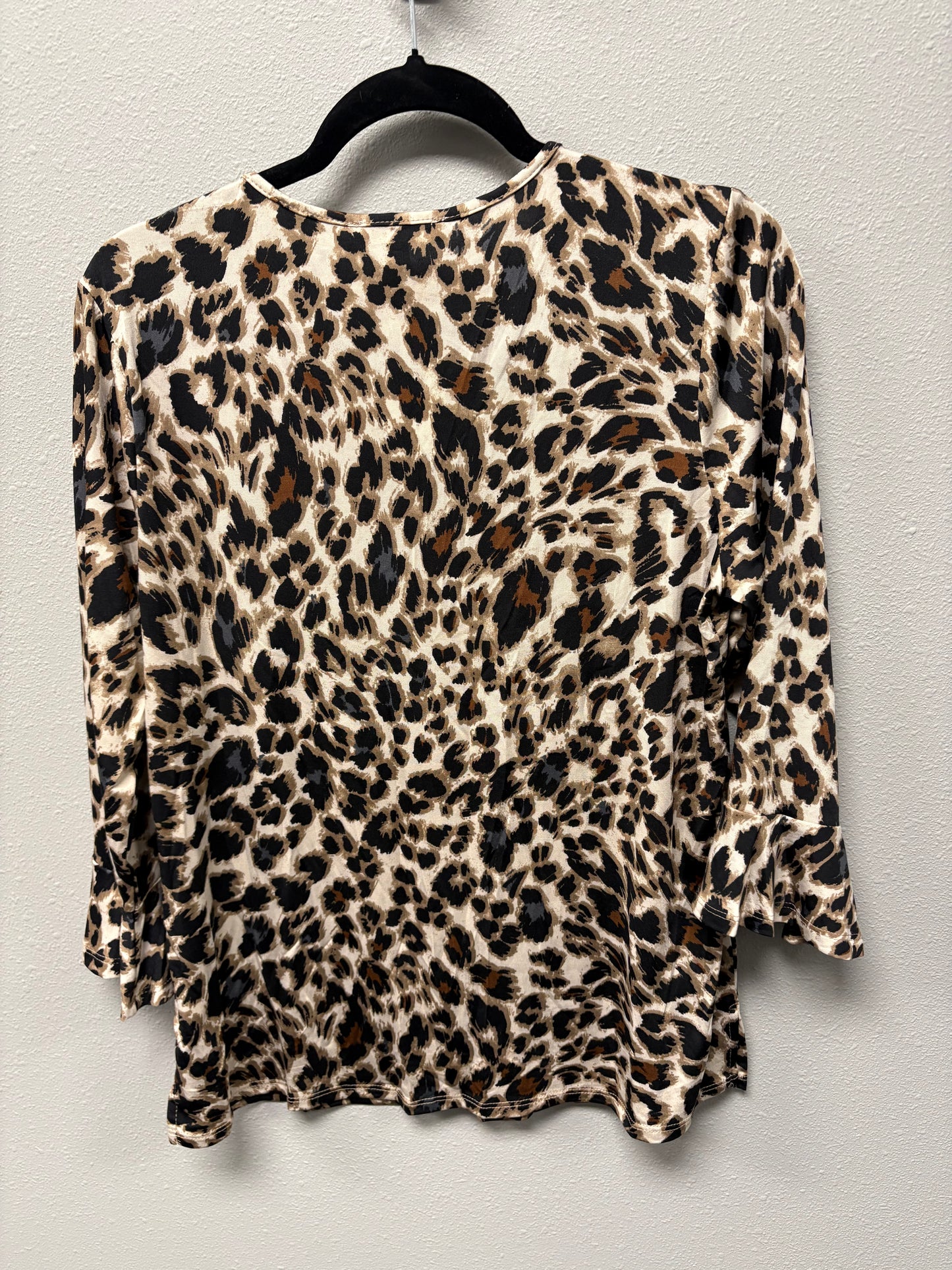 Jacie Leopard V Neck - Threads Boutique