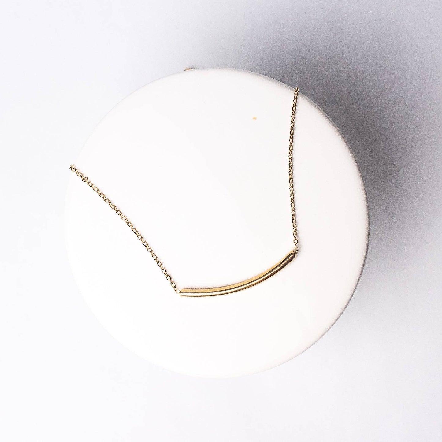 Curved Bar Necklace in Gold