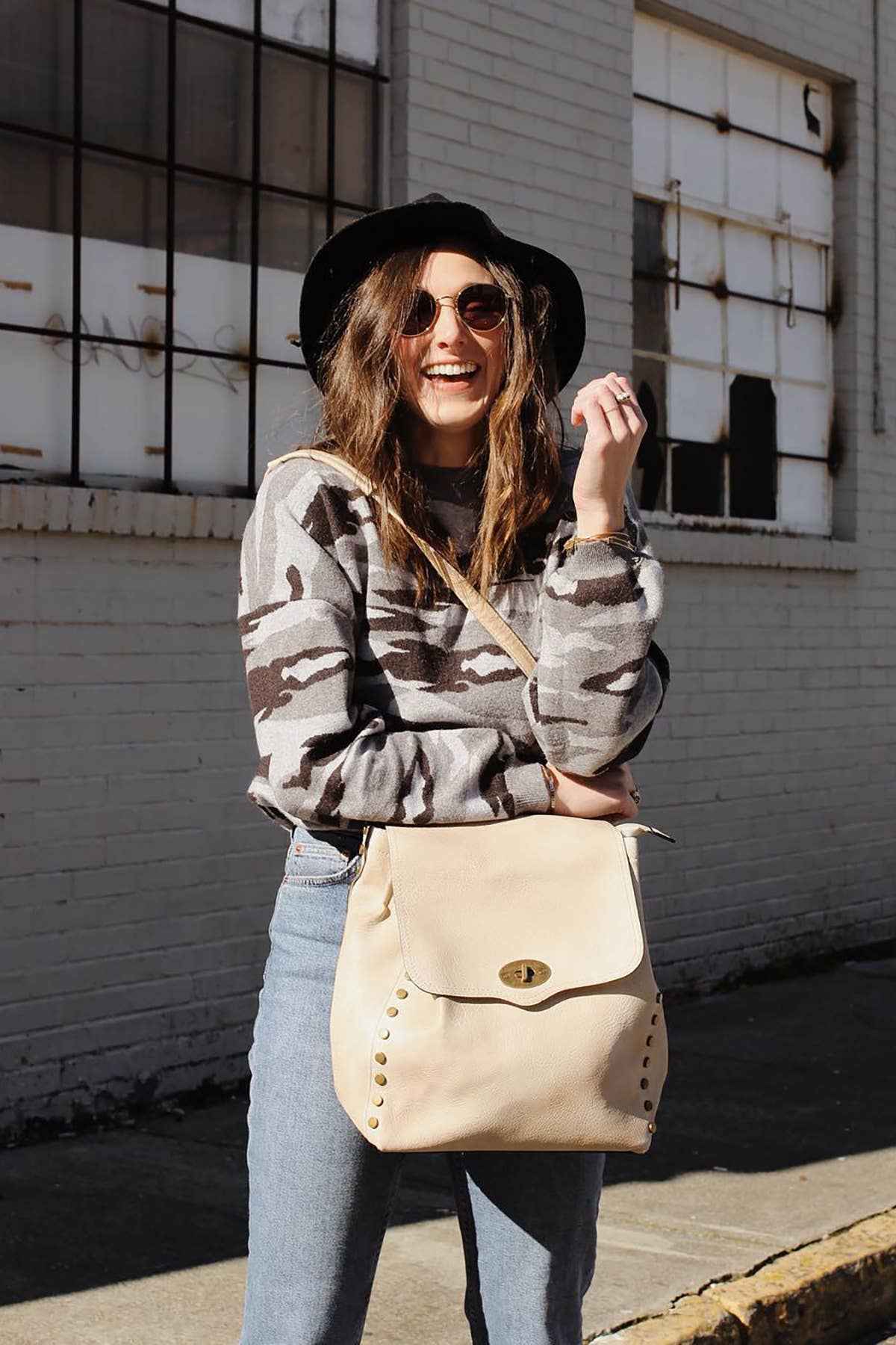 Jen & Co. - Bex Distressed Backpack | M1841DS