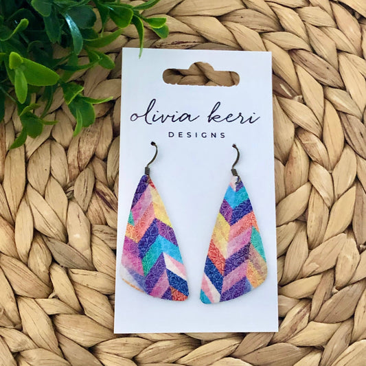 Zoe - Rainbow Chevron