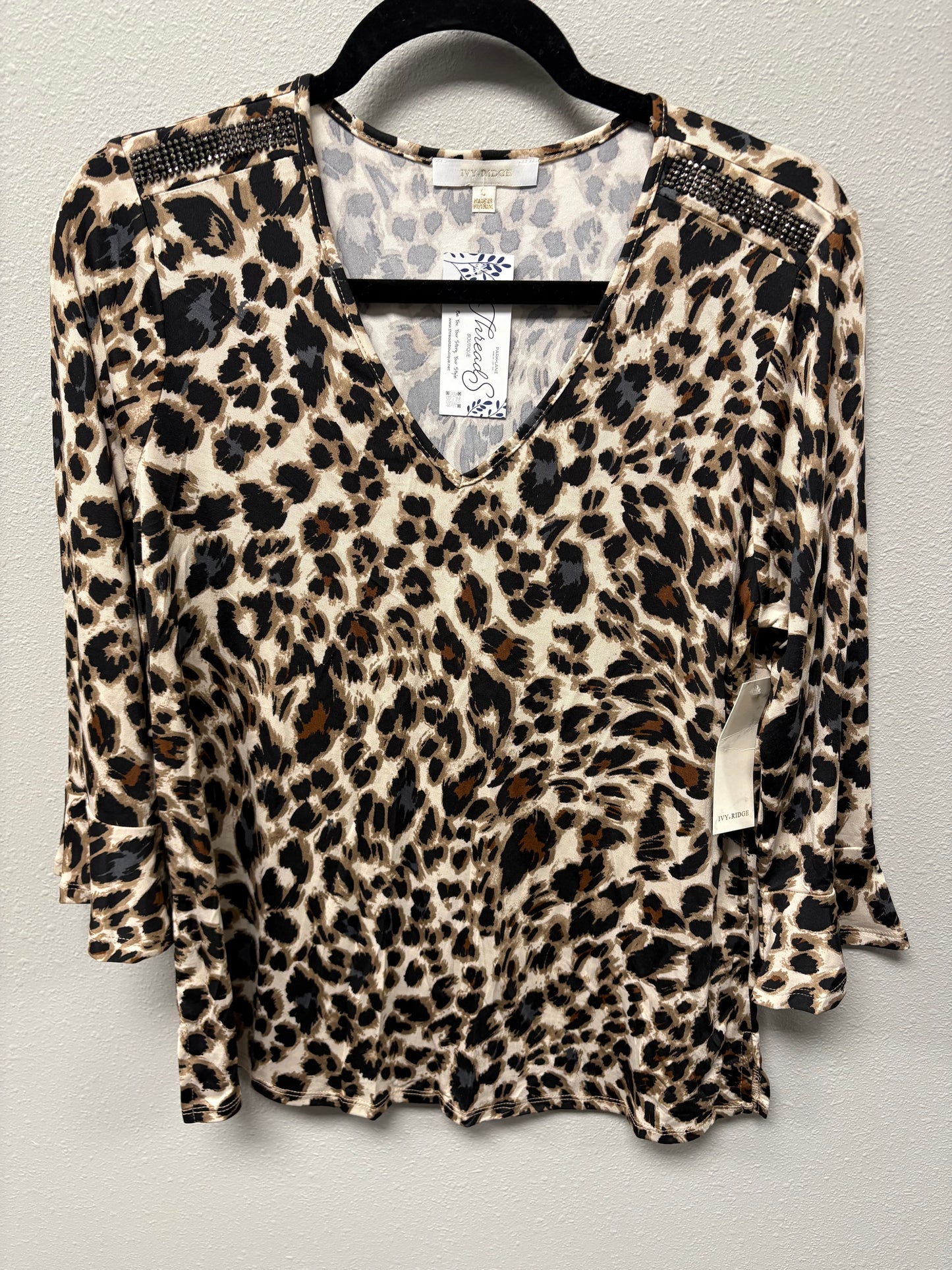Jacie Leopard V Neck - Threads Boutique