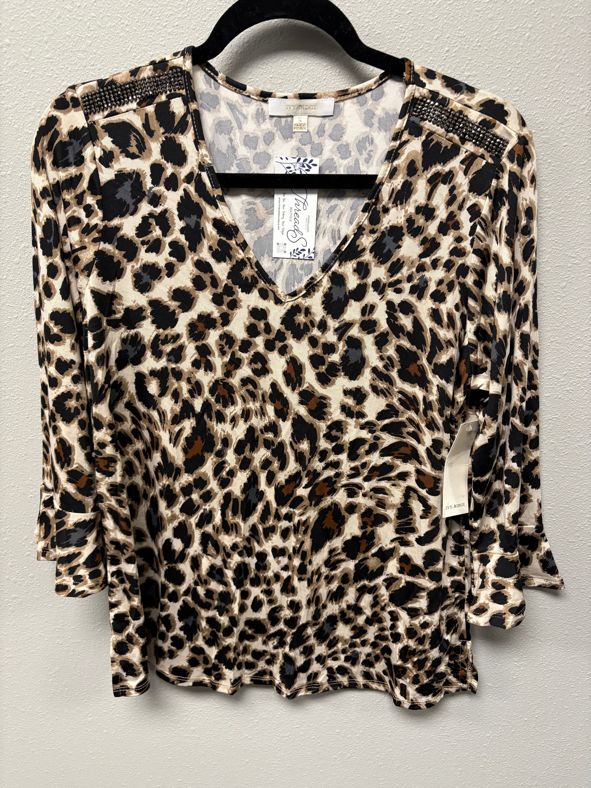 Jacie Leopard V Neck - Threads Boutique
